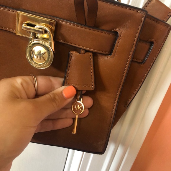 ❌SOLD❌ AUTHENTIC MICHAEL KORS LEATHER CROSSBODY 👜 - Picture 4 of 8